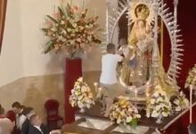 homem-deixa-crianca-no-altar